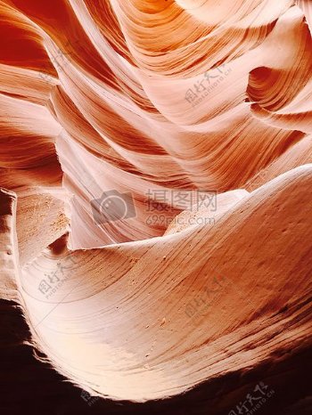 光岩石阴影美国羚羊峡谷纳瓦霍峡谷砂岩