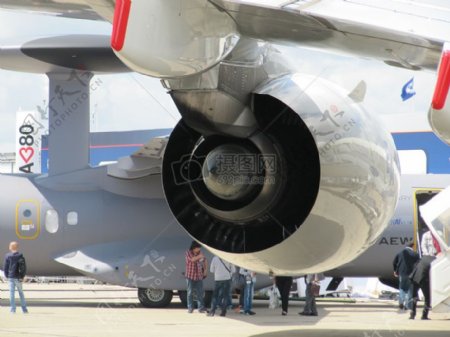 巨大的飞机引擎