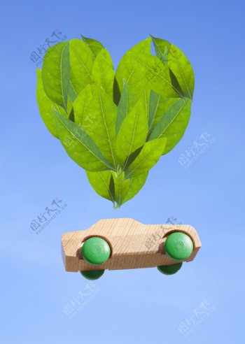 绿叶与木汽车图片