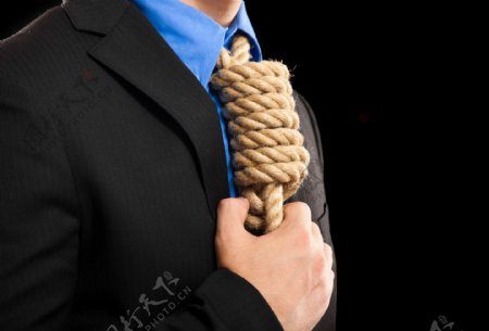 系绳子领带的商务男人图片
