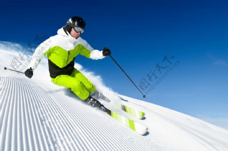 滑雪的运动员