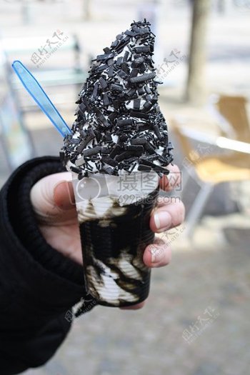 黑色甘草冰淇淋