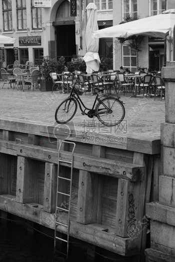 码头上的自行车