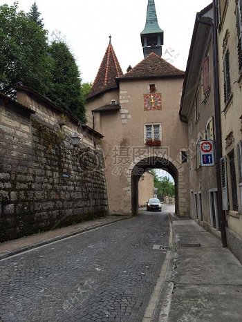城门口的Porrentruy道路院城墙瑞士