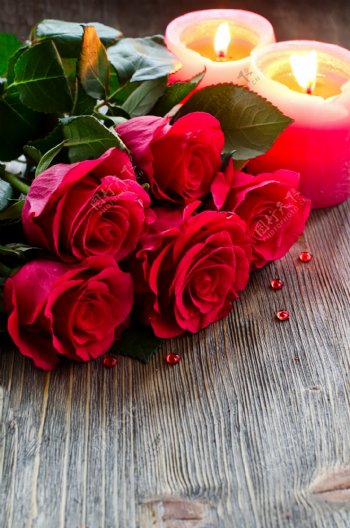 红玫瑰花与蜡烛图片