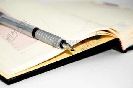笔记本上面的钢笔