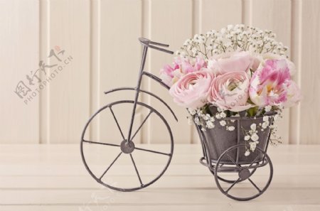 自行车上的花朵图片