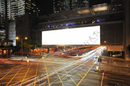 城市夜景与广告牌图片