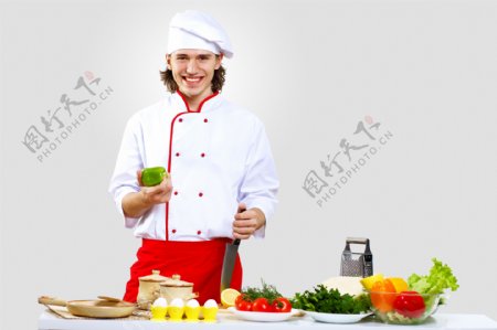 做菜的男性厨师图片