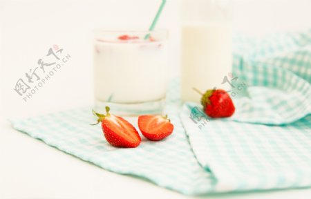 牛奶与草莓图片