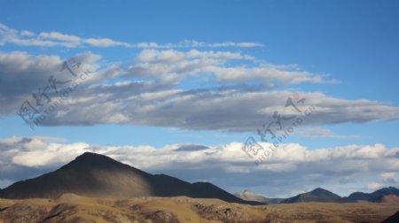 沙漠山峰风景图片