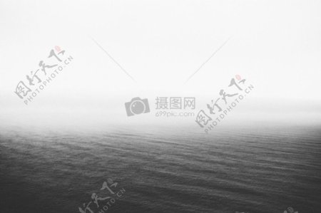 海黑色和白色水海洋雾薄雾湖能见度