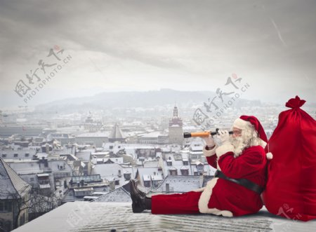 坐在天台上的圣诞老人图片