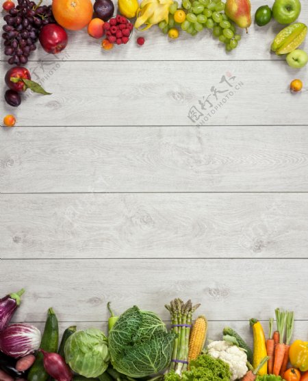 木板上的蔬菜水果图片