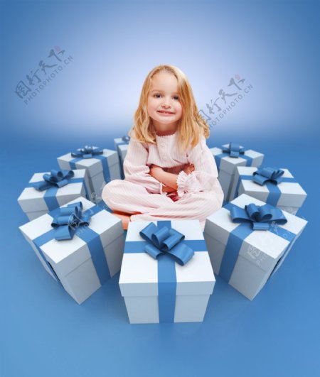礼物与可爱女孩图片