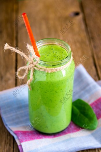 绿色蔬菜汁摄影图片
