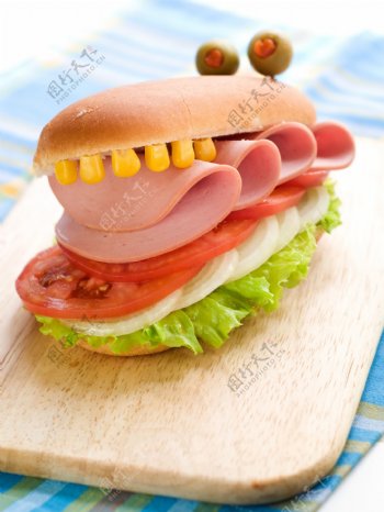西红柿火腿肠面包图片
