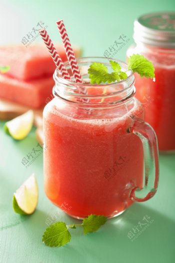 新鲜的西瓜饮料图片