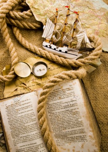 书本与麻绳帆船模型图片