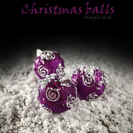 雪地圣诞球素材图片