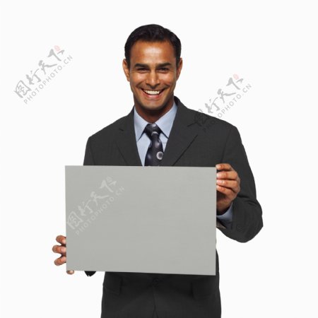 灰色广告牌和一个男人图片