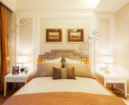时尚卧室大床背景墙床头灯设计图