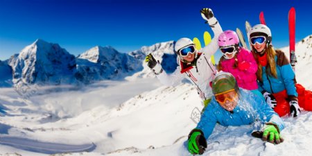 滑雪的家庭人物图片