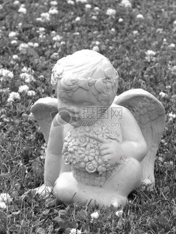 小天使白色雕塑