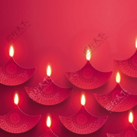 红色背景与装饰蜡烛