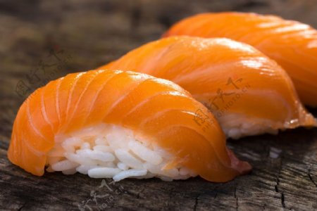 寿司三文鱼图片
