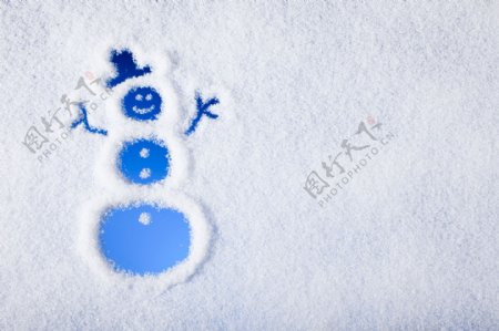 雪地上的雪人图片