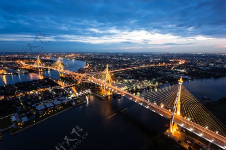 霓虹天桥城市夜景风光图片