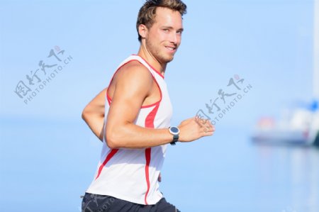 跑步健身的男人图片