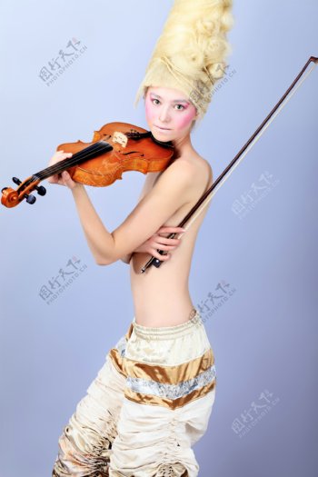 金发女郎与小提琴图片图片