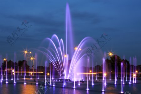 夜晚的喷泉
