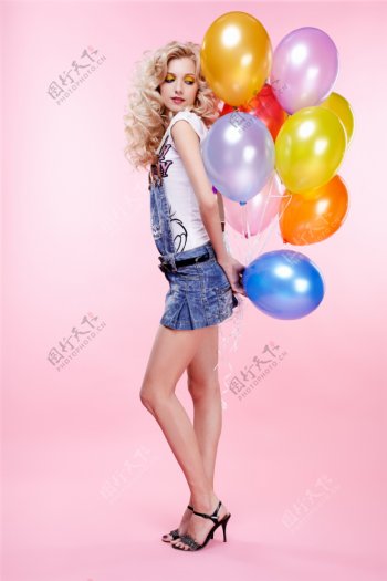 美女与气球图片
