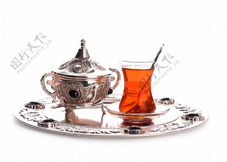 茶壶与玻璃茶杯图片