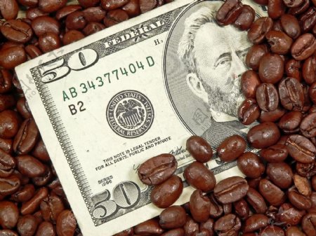 咖啡豆与美元图片