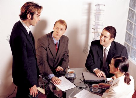 会议商讨的商务团队图片