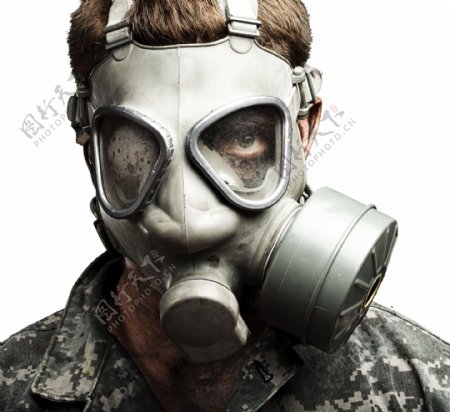 戴防毒面具的军人图片