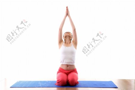 练习瑜珈的健康美女图片
