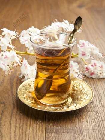 红茶和鲜花