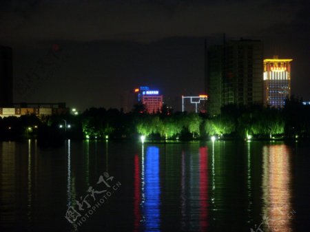 湖上夜景图片