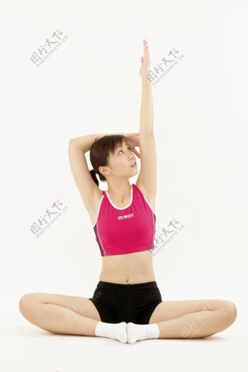 练健身操的性感美女图片