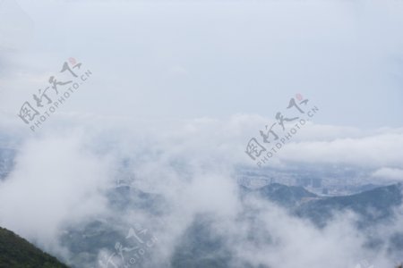 梧桐山的云雾图片