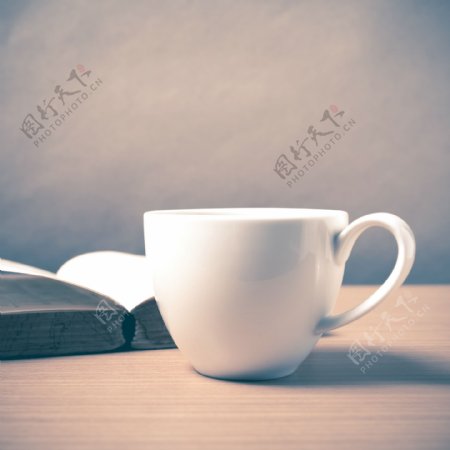 咖啡与书籍摄影