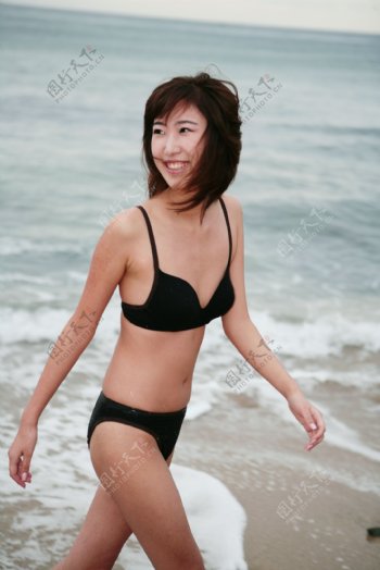 性感沙滩美女图片