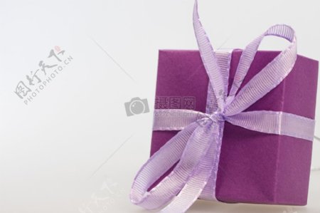 精美的紫色礼盒