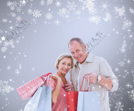 开心购物的老年夫妻图片