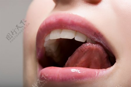 吐舌头诱惑嘴唇图片